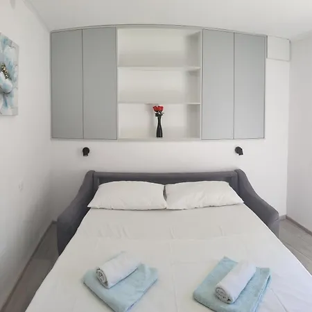 Apartment N&n With Free Private Parking Split